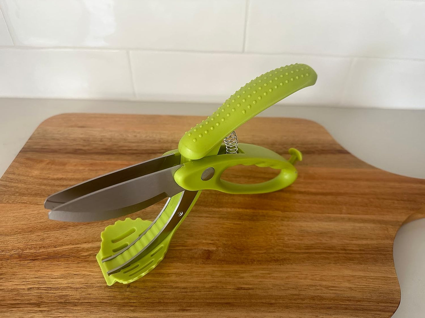 New and Improved Salad Scissors for Chopping Tossing Cutting Vegetable Cutter Chopper Food Heavy Duty Veggie Slicer Chopped Kitchen Tools Gadgets Scissor Toss Vegetables Fruits Shears Leafy Greens